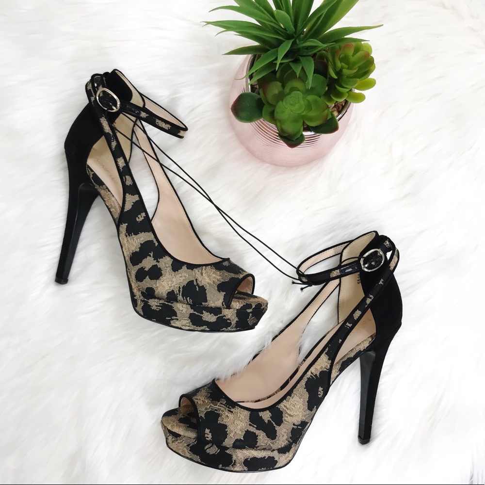 NWOB Nine West Donnali Peep Toe Ankle Strap Heels